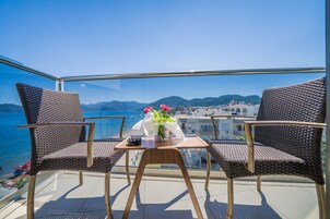 Standard Double or Twin Room (Side Sea View) | Minibar, in-room safe, desk, soundproofing