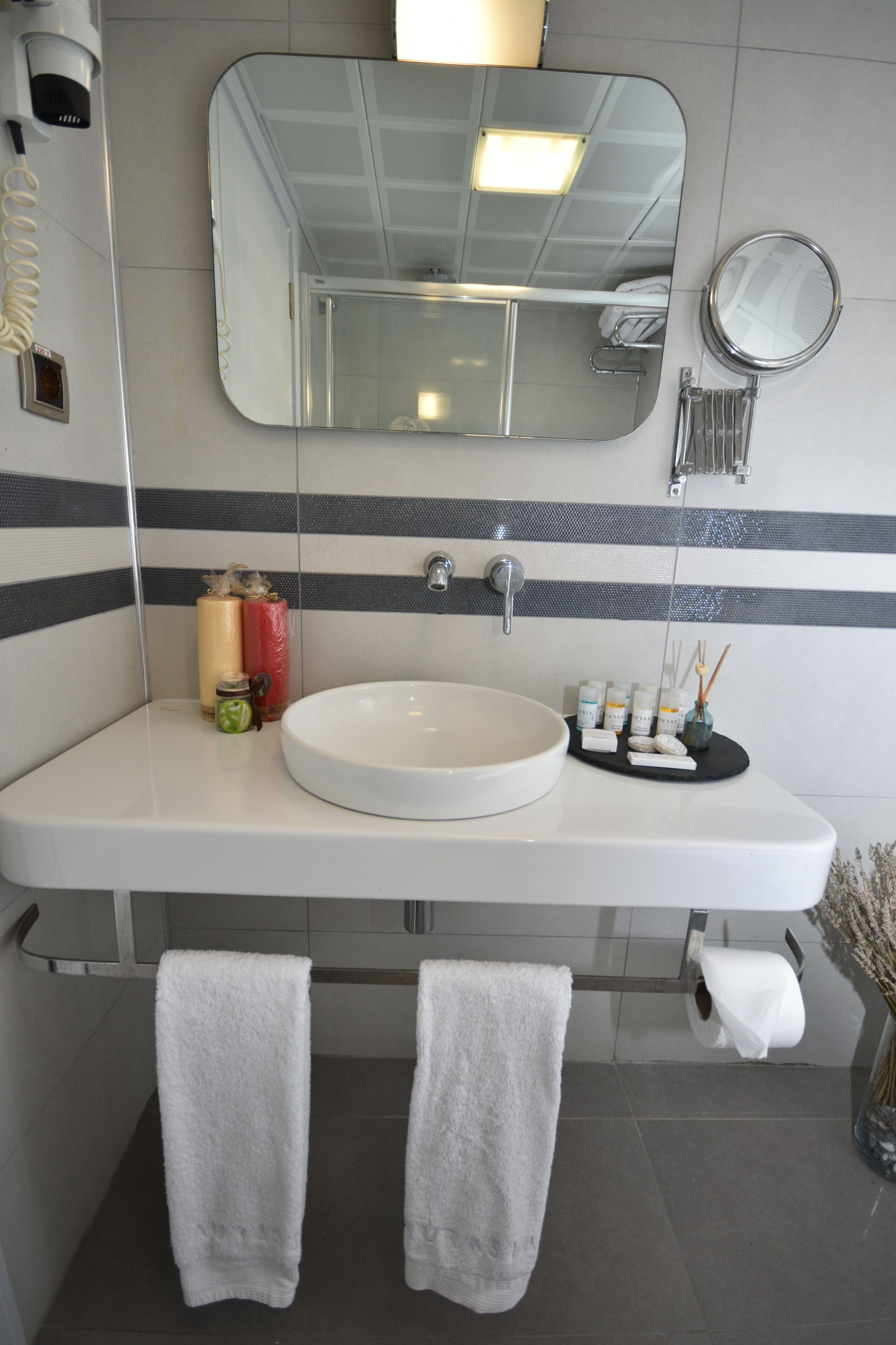 shower, free toiletries, hair dryer, slippers