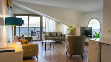 Svit | Minibar, värdeförvaringsskåp på rummet, skrivbord och ljudisolering