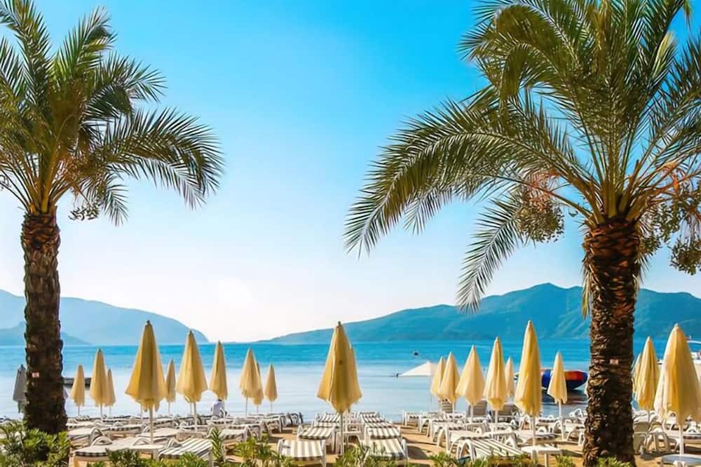 Aurasia Beach Hotel
