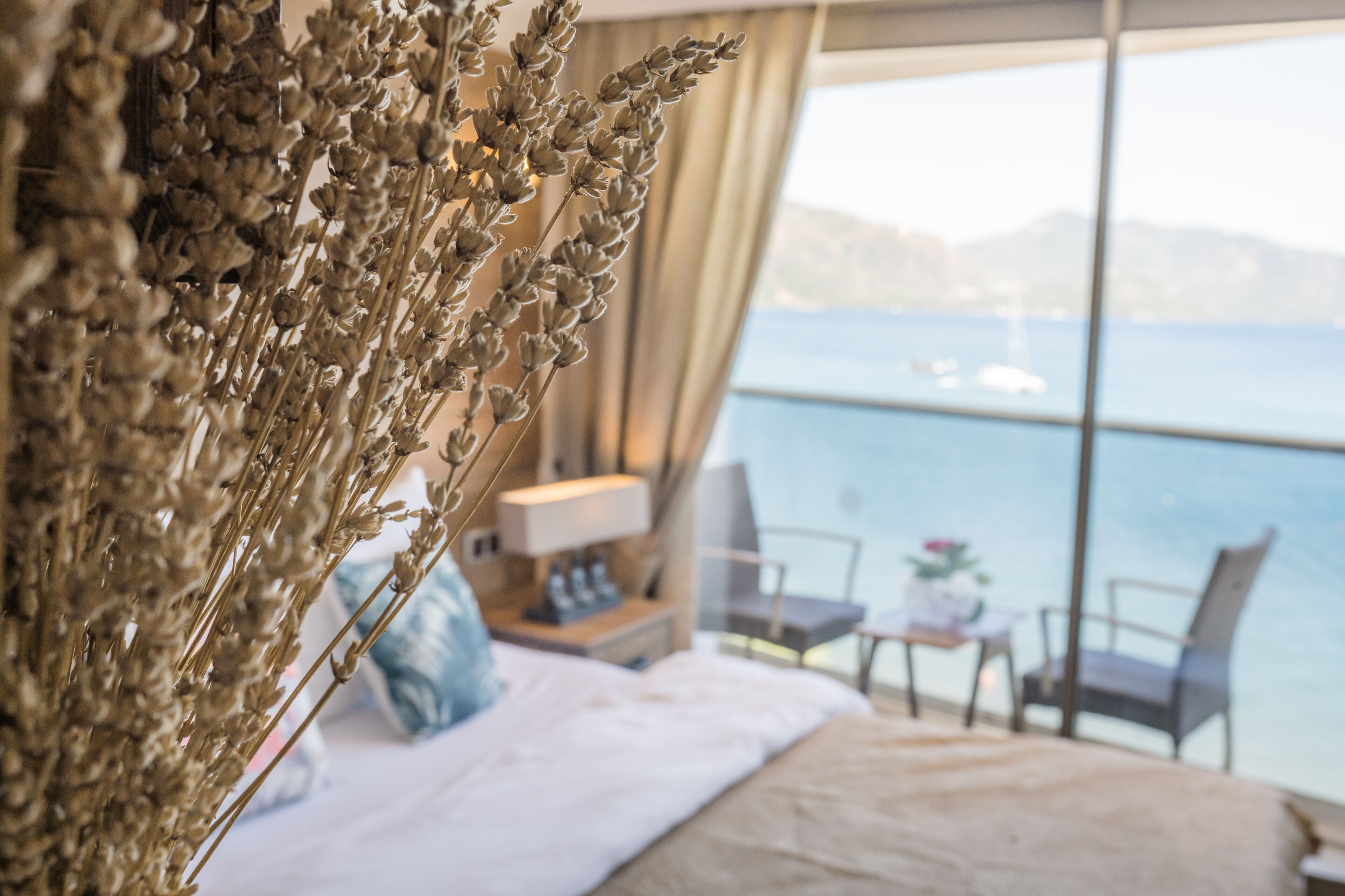 standard double or twin room, sea view | 2 bedrooms, minibar, in-room safe, desk