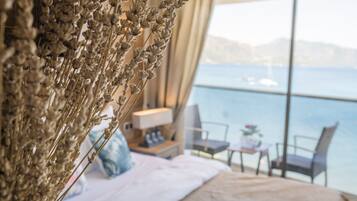 Standard-Doppel- oder -Zweibettzimmer, Meerblick | Minibar, Zimmersafe, Schreibtisch, schallisolierte Zimmer