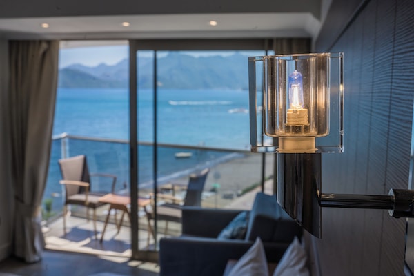 Standard szoba kétszemélyes vagy két külön ággyal (Side Sea View) | Minibár, széf a szobában, íróasztal és hangszigetelés