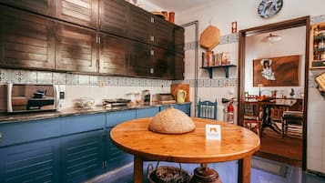 Refrigerador, microondas, horno y lavavajillas