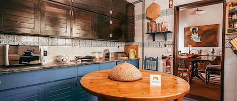 Frigorifero, microonde, forno, lavastoviglie