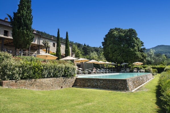 Sesongbasert utendørsbasseng