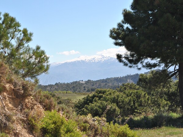 A mountainous landscape with a clear sky. - Casa Aire de Lecrin (El Pinar)