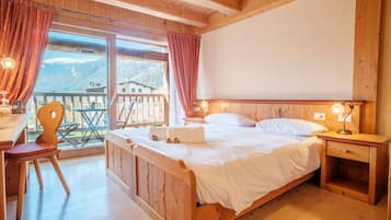 Double Room With Balcony | 迷你吧、客房內保險箱、書桌、免費無線上網