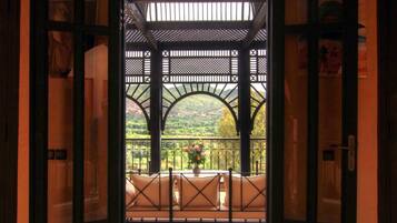 Breakfast, lunch, dinner served; local cuisine