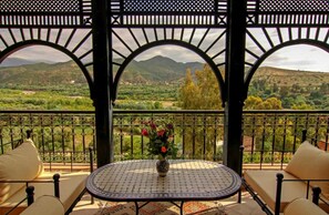 Breakfast, lunch, dinner served; local cuisine  - Villa Tigmi (Ourika)