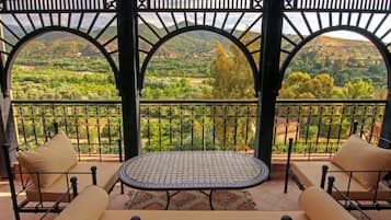 Breakfast, lunch, dinner served; local cuisine