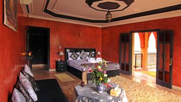 Caja de seguridad en la habitación y cortinas blackout