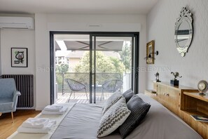 Habitación (Joan) | Decoración personalizada, muebles diferentes y insonorización 