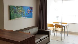 1 habitación, minibar, cunas y camas extra