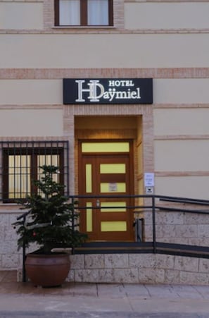 Property entrance - Hotel Daymiel (Daimiel)
