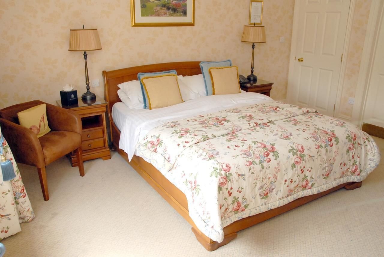 Executive Double Room | Desk, iron/ironing board, free WiFi, bed sheets