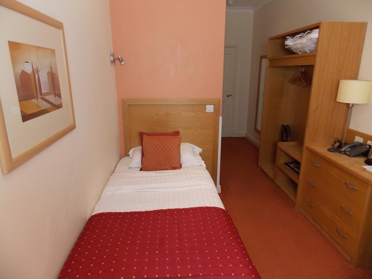standard single room | desk, iron/ironing board, free wifi, bed sheets