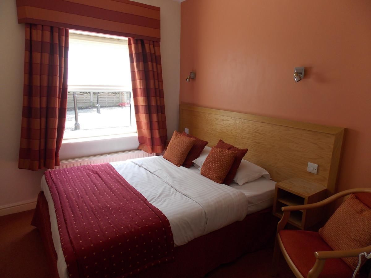 standard double room | desk, iron/ironing board, free wifi, bed sheets