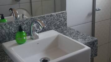 Dutxa, articles de tocador gratuïts i tovalloles