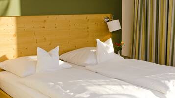 Comfort-Doppelzimmer | Schreibtisch, Verdunkelungsvorhänge, kostenloses WLAN, Bettwäsche