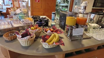 Free daily buffet breakfast