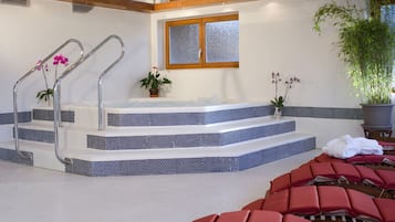Sauna, tina de hidromasaje y baño de vapor