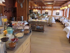 Petit déjeuner buffet compris tous les jours