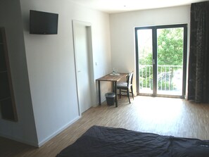 Deluxe Double Room | In-room safe, desk, soundproofing, rollaway beds - Weingut Seck (Dolgesheim)