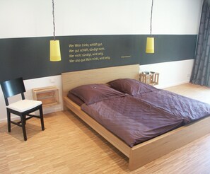 Deluxe Double Room | In-room safe, desk, soundproofing, rollaway beds - Weingut Seck (Dolgesheim)