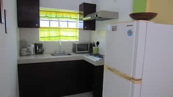 Kamar Deluks, 1 kamar tidur, kamar mandi pribadi (6 Beds + 1 Sofa Bed) | Dapur pribadi | Lemari es, microwave, kompor, dan peralatan masak/sendok-piring
