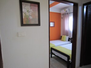 Deluxe-Zimmer, 1 Schlafzimmer, eigenes Bad (6 Beds + 1 Sofa Bed) | Bügeleisen/Bügelbrett, kostenloses WLAN