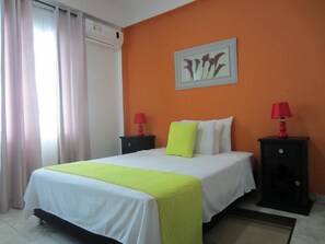 Deluxe Room, 1 Bedroom, Private Bathroom (6 Beds + 1 Sofa Bed) | Iron/ironing board, free WiFi - Apartamentos La Hermosa (San Andrés)