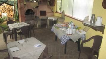 Tägliches inbegriffenes Frühstücksbuffet