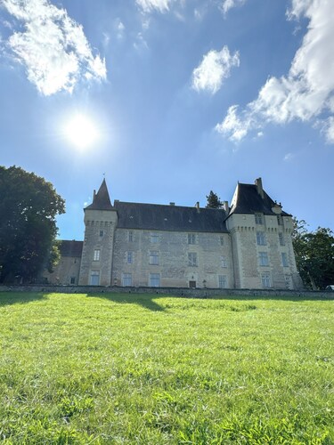 Le Logis des Chaumes du Château de la Tour d'Oyré
