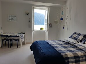 Literie de qualité supérieure, bureau, Wi-Fi gratuit, draps fournis