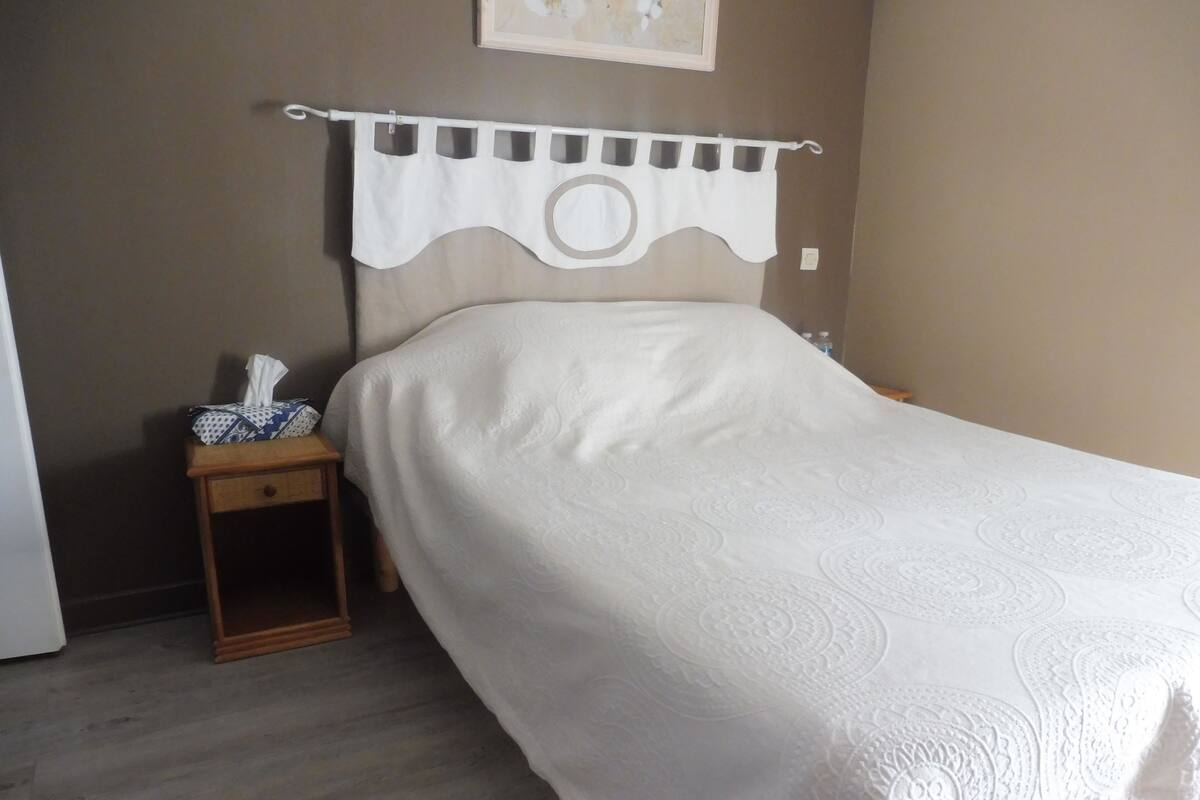 Double Room (Semillon) | Individually decorated, individually furnished, blackout curtains