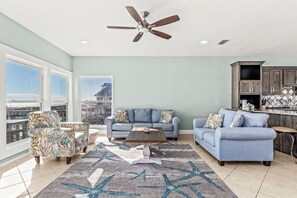Superior House, 6 Bedrooms, Terrace, Ocean View | Living room