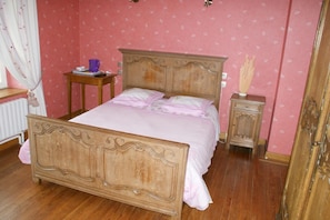 Blackout drapes, free WiFi, bed sheets - Le Relais Postal B&B (Noues de Sienne)