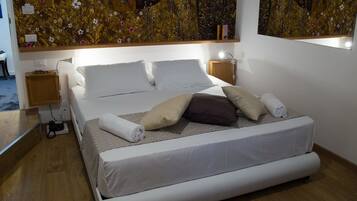 Quarto casal romântico | 1 quarto, roupas de cama premium, frigobar, cofres nos quartos