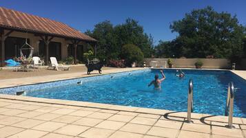 Kolam renang outdoor