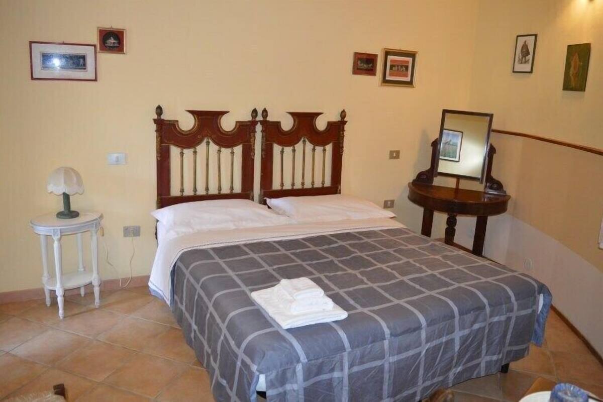 Rollaway beds, bed sheets