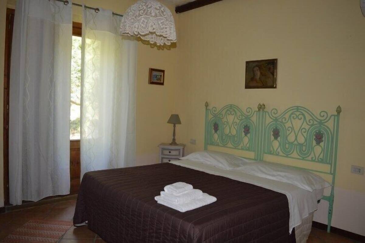 Rollaway beds, bed sheets