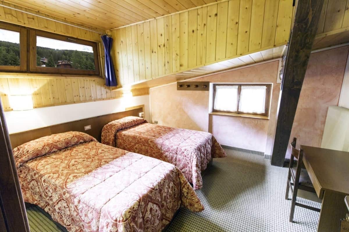 Single Room | In-room safe, desk, free cribs/infant beds, free WiFi