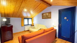 Triple Room | Living area