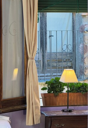 Habitacion Triple ( 3 camas individuales ) | Decoración individual, mobiliario individual, wifi gratis y ropa de cama