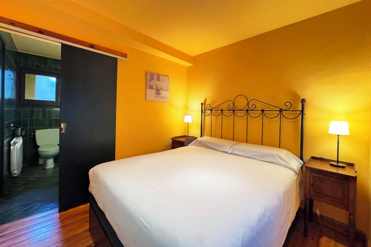 Chambre classique double | Accès au Wi-Fi (inclus), décor unique, ameublement unique