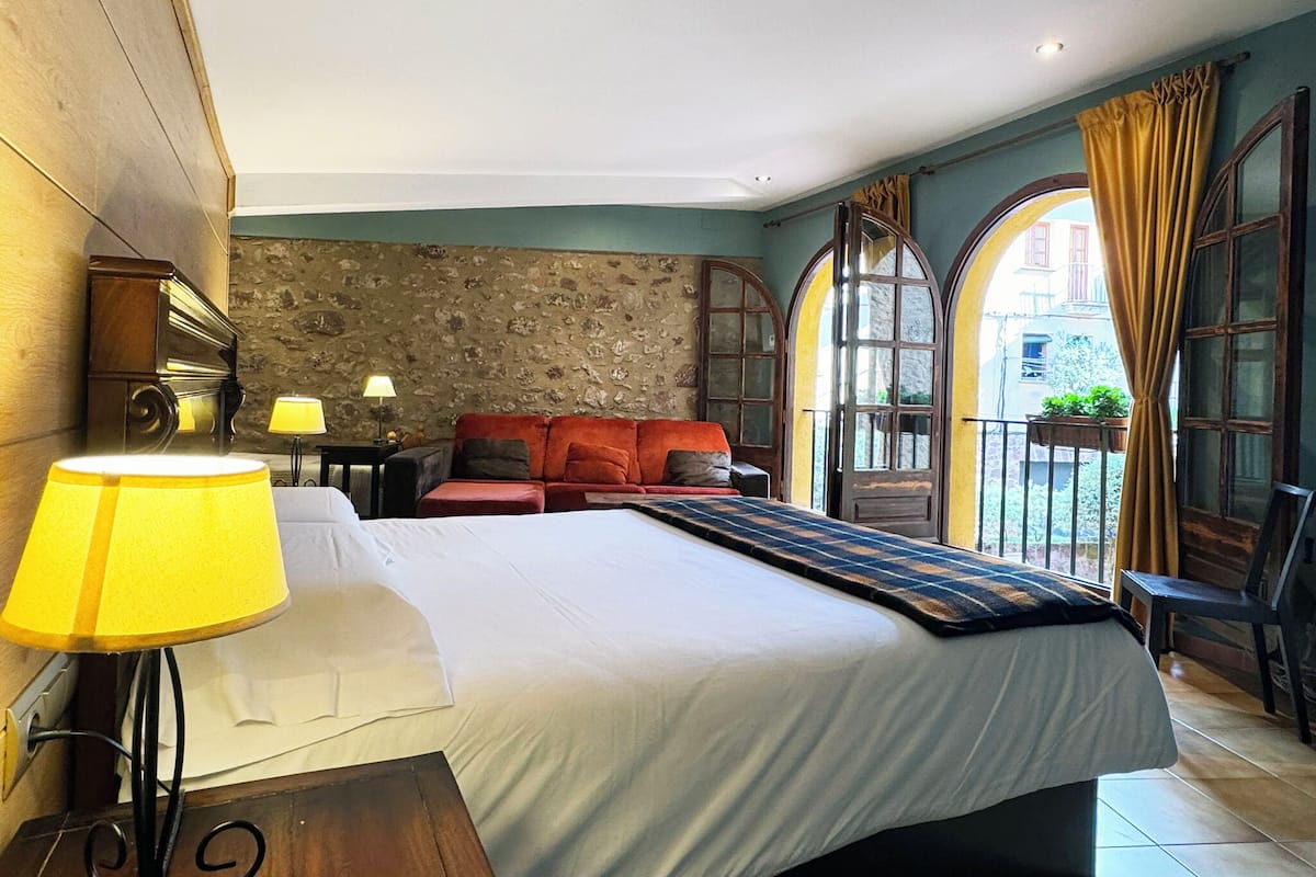 Chambre quadruple | Accès au Wi-Fi (inclus), décor unique, ameublement unique