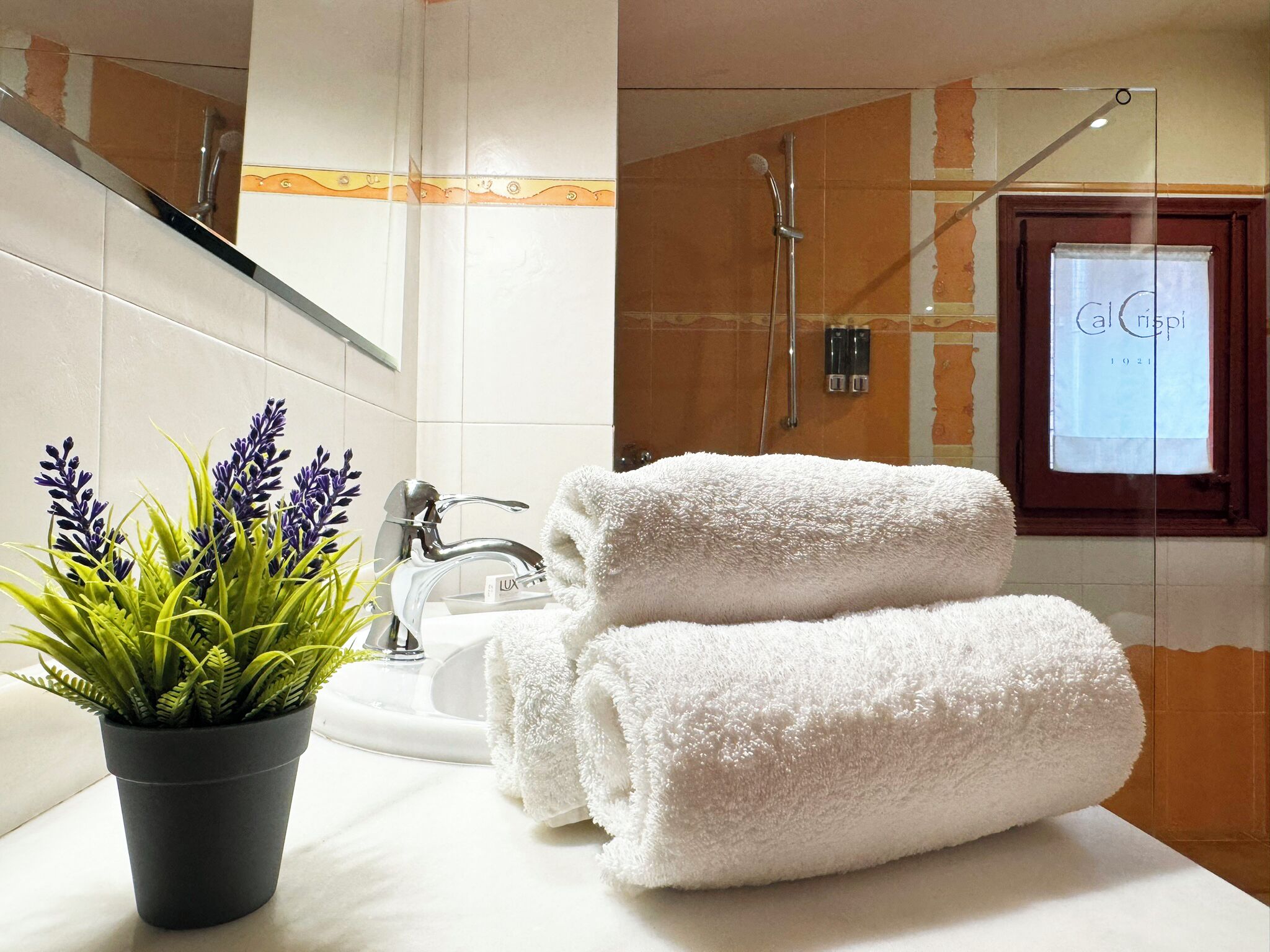 Quadruple Room | Bathroom | Combined shower/bathtub, free toiletries, hair dryer, towels