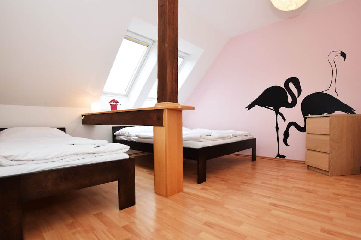 Suite Confort, 3 habitaciones, vistas a la ciudad | 1 dormitorio, cortinas opacas, tabla de planchar con plancha