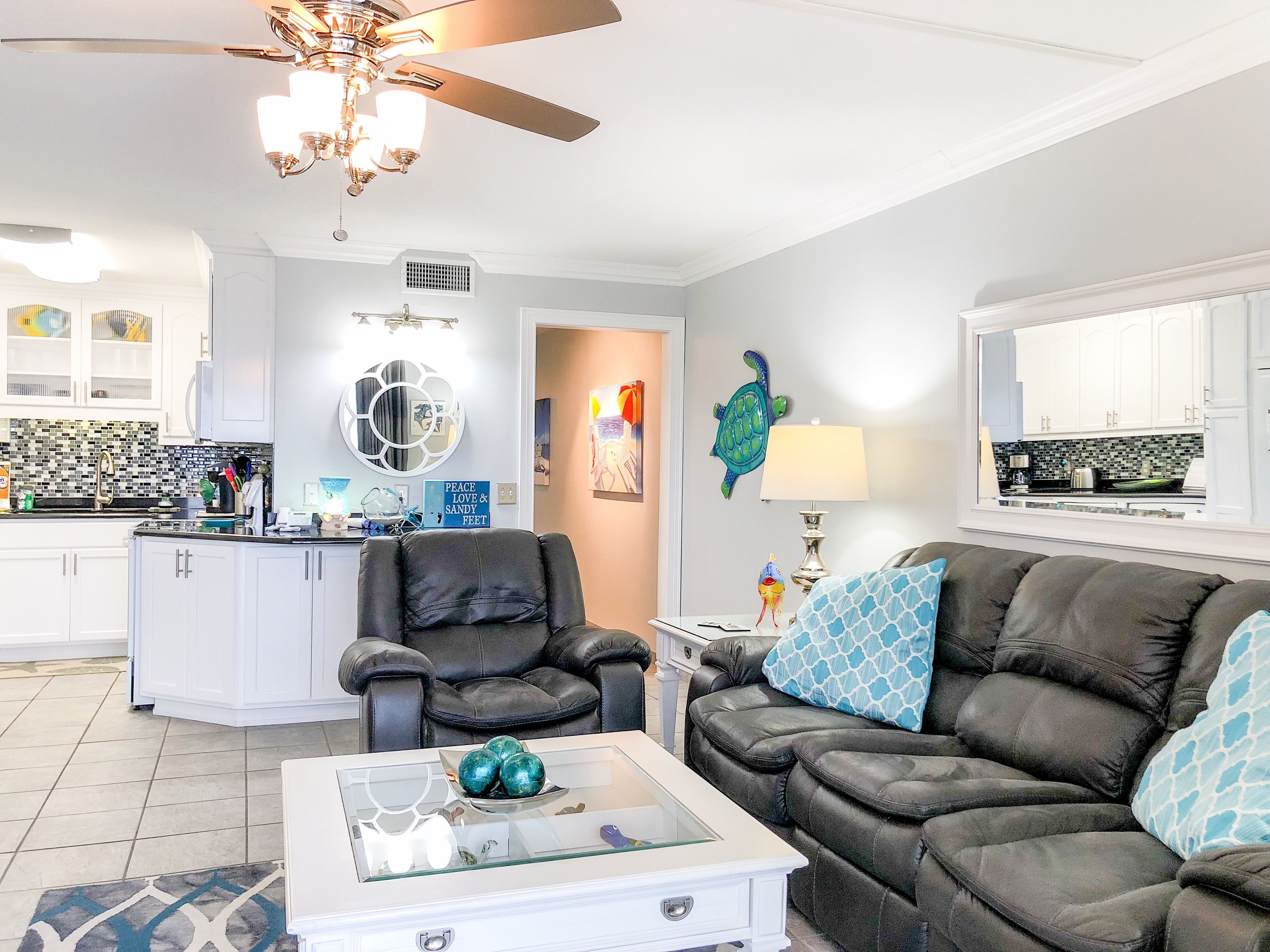 Luxury Condo, 1 Bedroom (1.5 Bathrooms - Washer/Dryer) | Individually decorated, individually furnished, laptop workspace